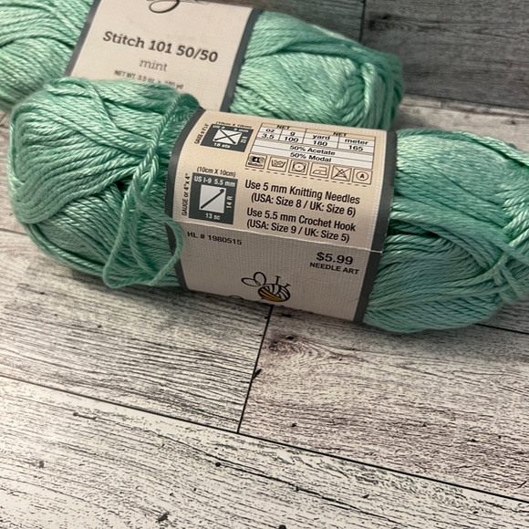 !Bundle of 2 Yarn Bee Stitch 101 50/50yarn skeins: color Mint - Picture 5 of 7